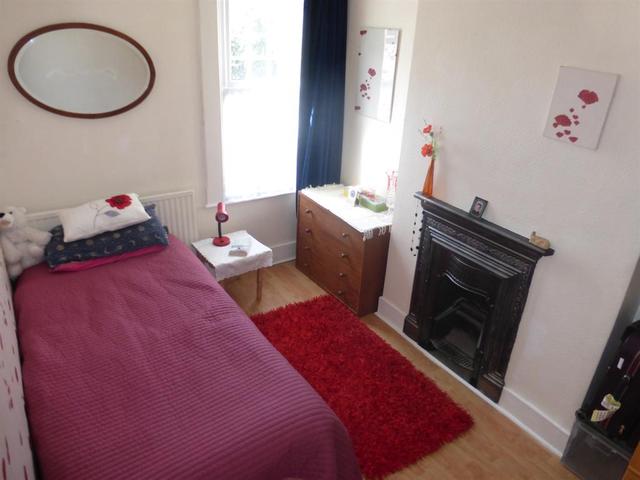  Image of 3 bedroom End of Terrace for sale in Royal Oak Road Bexleyheath DA6 at South Bexleyheath Kent Bexleyheath, DA6 7HG