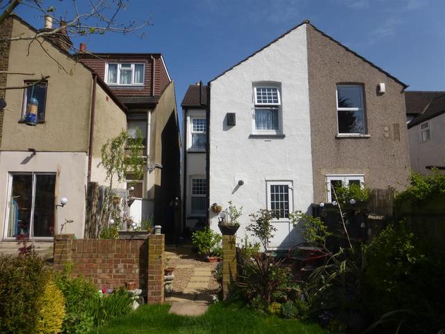  Image of 3 bedroom End of Terrace for sale in Royal Oak Road Bexleyheath DA6 at South Bexleyheath Kent Bexleyheath, DA6 7HG