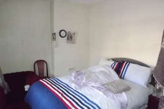  Image of 3 bedroom Terraced house to rent in Rubery Street Darlaston Wednesbury WS10 at Rubery Street  Wednesbury, WS10 8HZ