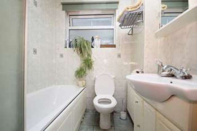  Image of 2 bedroom Flat to rent in Ruislip Close Greenford UB6 at Ruislip Close  Greenford, UB6 9QS