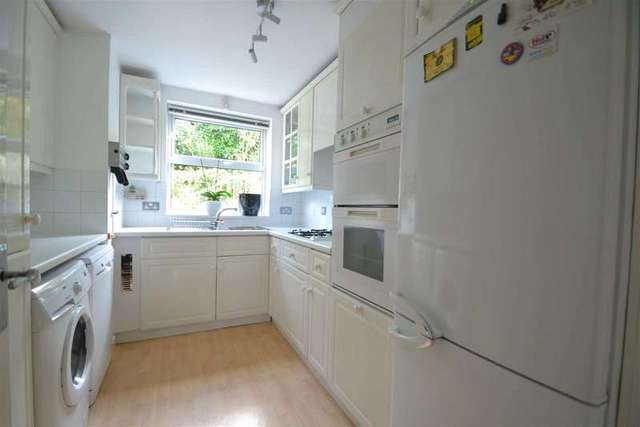  Image of 2 bedroom Terraced house to rent in Rye Walk London SW15 at Putney Vale, SW15 6HR