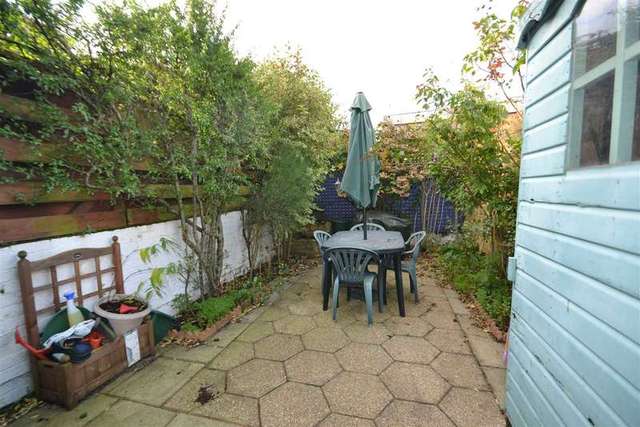  Image of 2 bedroom Terraced house to rent in Rye Walk London SW15 at Putney Vale, SW15 6HR
