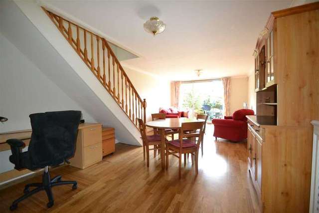  Image of 2 bedroom Terraced house to rent in Rye Walk London SW15 at Putney Vale, SW15 6HR