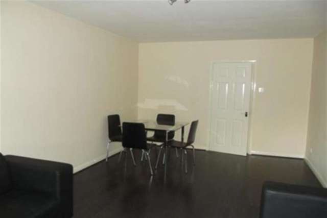  Image of 2 bedroom Flat to rent in St. James Road London E15 at London, E15 1RN