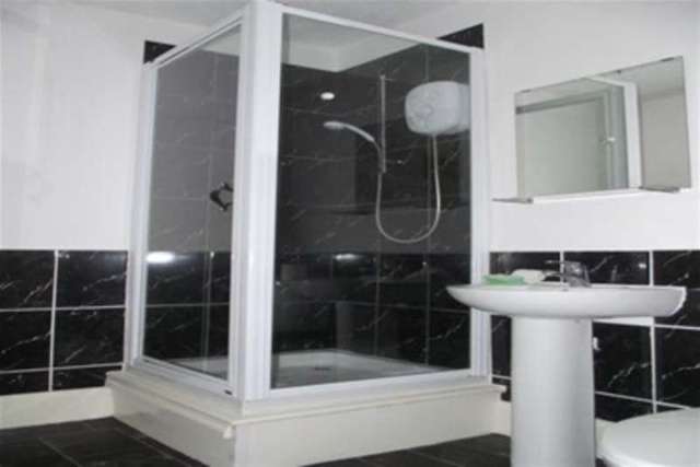  Image of 2 bedroom Flat to rent in St. James Road London E15 at London, E15 1RN