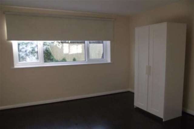  Image of 2 bedroom Flat to rent in St. James Road London E15 at London, E15 1RN