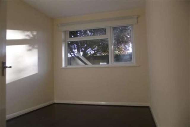  Image of 2 bedroom Flat to rent in St. James Road London E15 at London, E15 1RN