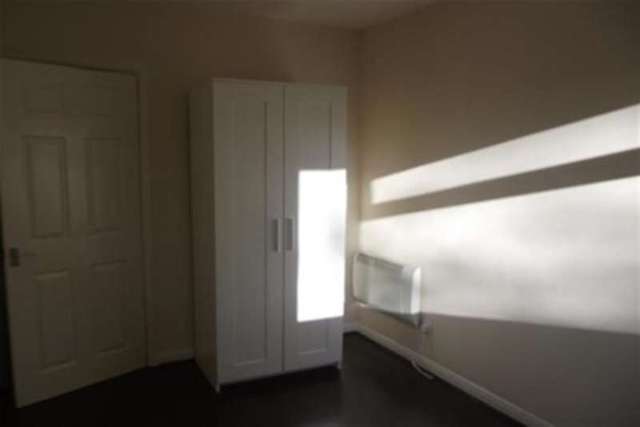  Image of 2 bedroom Flat to rent in St. James Road London E15 at London, E15 1RN