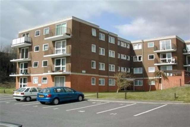  Image of 2 bedroom Flat to rent in Surrey Road Seaford BN25 at Seaford, BN25 2NF