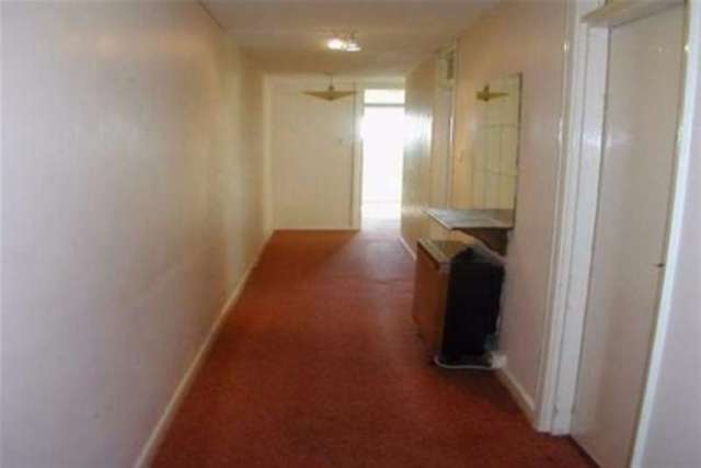  Image of 2 bedroom Flat to rent in Surrey Road Seaford BN25 at Seaford, BN25 2NF