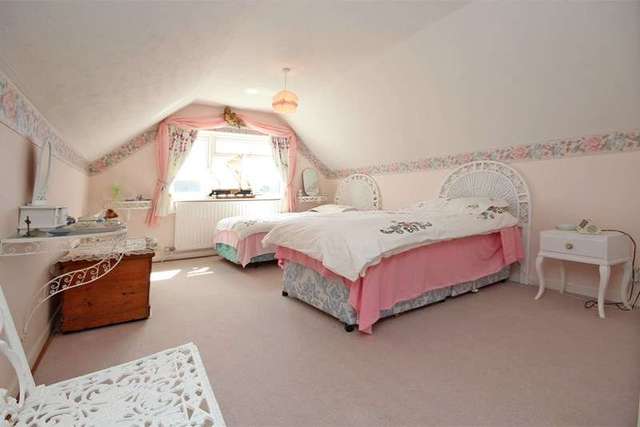  Image of 4 bedroom Chalet for sale in Selfridge Avenue Southbourne Bournemouth BH6 at Selfridge Avenue Hengistbury Head Bournemouth, BH6 4NB