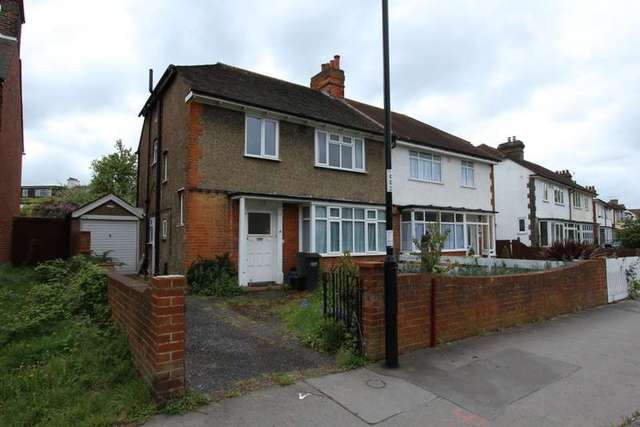  Image of 4 bedroom End of Terrace to rent in Selwood Road Croydon CR0 at Selwood Road  Croydon, CR0 7JU