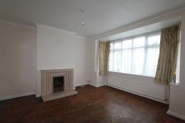  Image of 4 bedroom End of Terrace to rent in Selwood Road Croydon CR0 at Selwood Road  Croydon, CR0 7JU