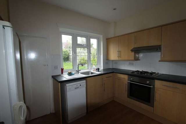  Image of 4 bedroom End of Terrace to rent in Selwood Road Croydon CR0 at Selwood Road  Croydon, CR0 7JU