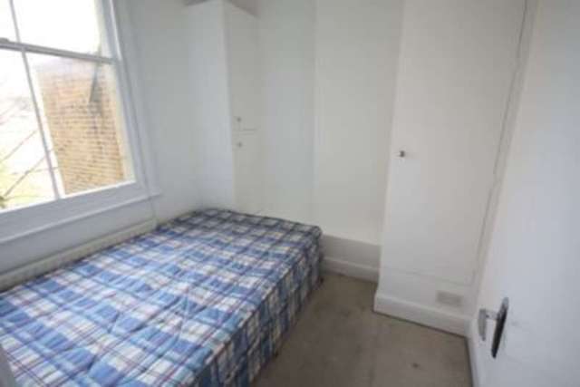  Image of 3 bedroom Flat to rent in Sevington Street London W9 at London, W9 2QN