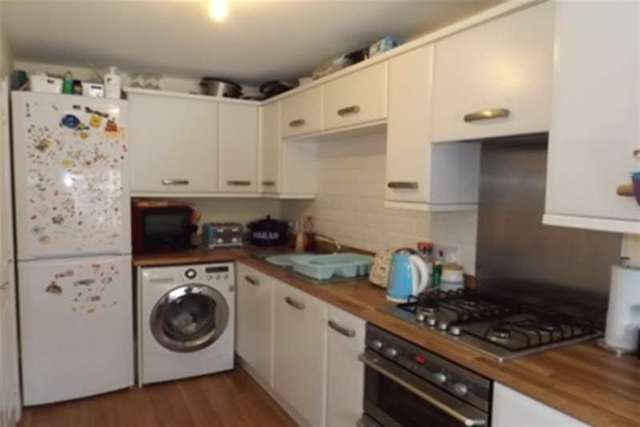  Image of 3 bedroom Semi-Detached house to rent in Sharpham Road Glastonbury BA6 at Glastonbury, BA6 9GB