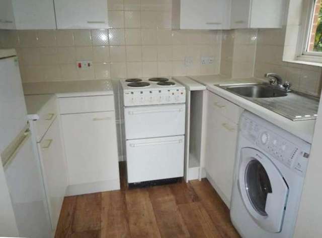  Image of 1 bedroom Flat to rent in Shelley Court Camberley GU15 at Gordon Road  Camberley, GU15 2JD