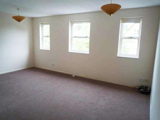  Image of 1 bedroom Flat to rent in Shelley Court Camberley GU15 at Gordon Road  Camberley, GU15 2JD