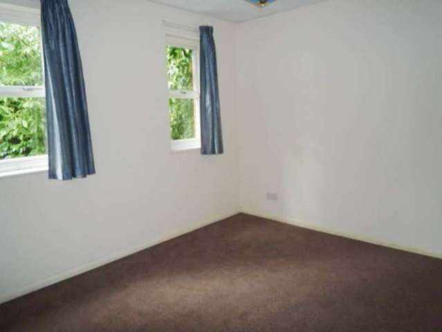  Image of 1 bedroom Flat to rent in Shelley Court Camberley GU15 at Gordon Road  Camberley, GU15 2JD