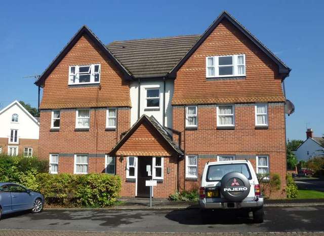  Image of 1 bedroom Flat to rent in Shelley Court Camberley GU15 at Gordon Road  Camberley, GU15 2JD