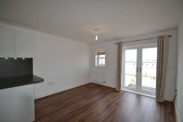  Image of 1 bedroom Apartment to rent in Westmount Close Worcester Park KT4 at Westmount Close The Hamptons Worcester Park, KT4 8FL