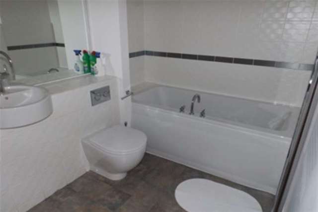  Image of 2 bedroom Flat to rent in Ingram Street Glasgow G1 at Glasgow, G1 1DW
