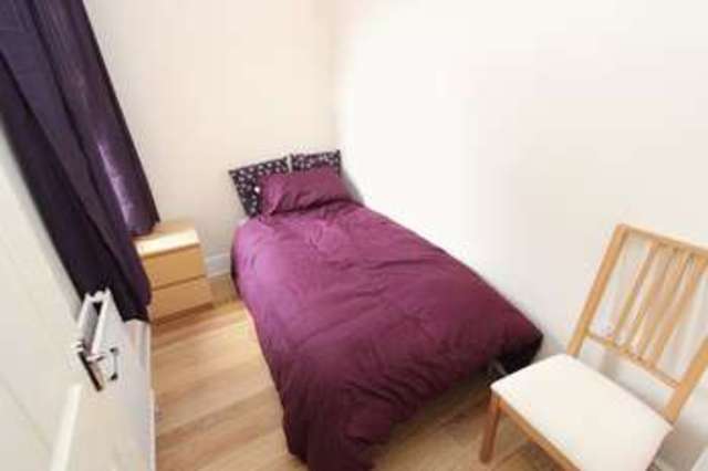  Image of 3 bedroom Semi-Detached house for sale in Grove Road Shirley Southampton SO15 at Grove Road Shirley Southampton, SO15 3GG