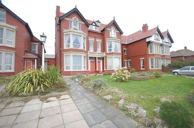  Image of 1 bedroom Flat to rent in South Promenade St. Annes Lytham St. Annes FY8 at Lytham St Annes Lancashire, FY8 1NP