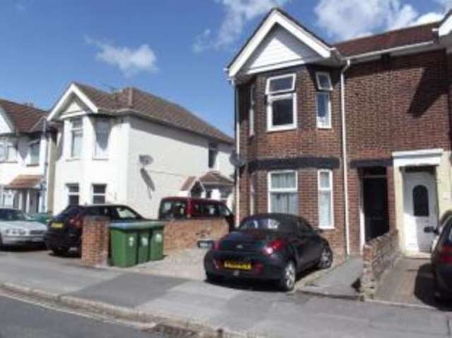  Image of 2 bedroom Flat for sale in Quayside Road Southampton SO18 at Southampton Hampshire Bitterne, SO18 1AE