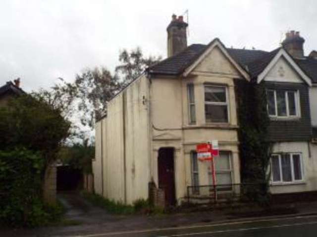  Image of 3 bedroom End of Terrace for sale in St. Denys Road Southampton SO17 at Southampton Hampshire Portswood, SO17 2JY