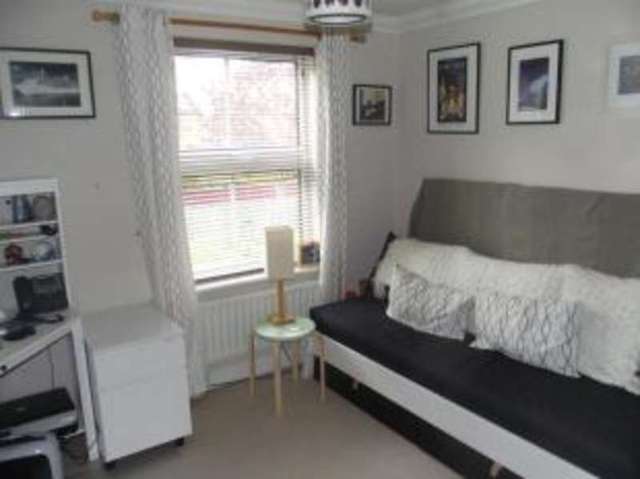  Image of 2 bedroom Flat for sale in Rollesbrook Gardens Shirley Southampton SO15 at Southampton Hampshire Shirley, SO15 5WB