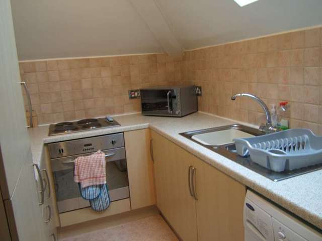  Image of 2 bedroom Flat to rent in Southbourne Grove Southbourne Bournemouth BH6 at Bournemouth, BH6 3RA