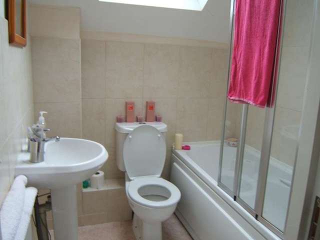  Image of 2 bedroom Flat to rent in Southbourne Grove Southbourne Bournemouth BH6 at Bournemouth, BH6 3RA