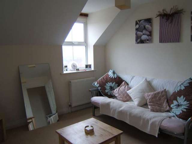  Image of 2 bedroom Flat to rent in Southbourne Grove Southbourne Bournemouth BH6 at Bournemouth, BH6 3RA