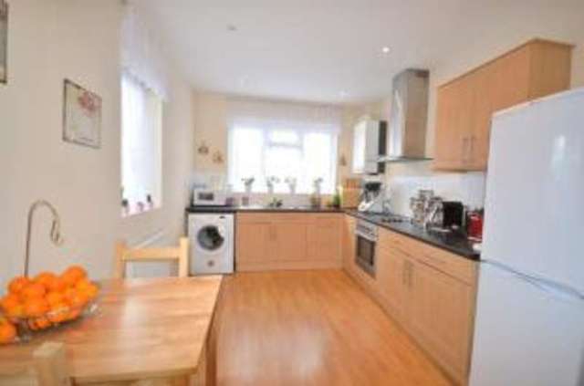  Image of 3 bedroom Terraced house for sale in Bournemouth Park Road Southend-on-Sea SS2 at Southend-on-Sea Essex Southend-on-Sea, SS2 5JL