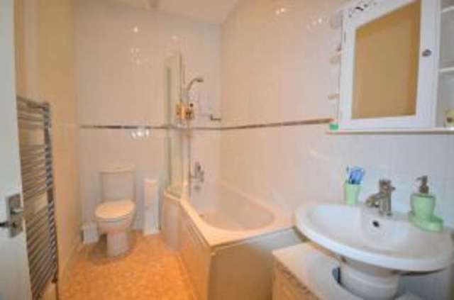  Image of 3 bedroom Terraced house for sale in Bournemouth Park Road Southend-on-Sea SS2 at Southend-on-Sea Essex Southend-on-Sea, SS2 5JL