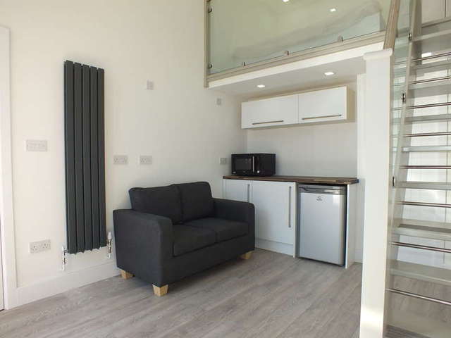  Image of 1 bedroom Flat to rent in The Dell Reading RG1 at South Street Reading Reading, RG1 4JT