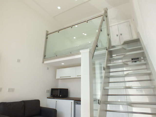  Image of 1 bedroom Flat to rent in The Dell Reading RG1 at South Street Reading Reading, RG1 4JT