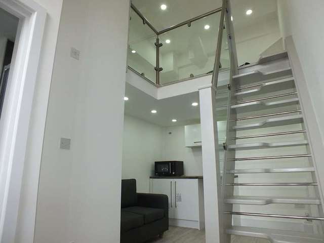  Image of 1 bedroom Flat to rent in The Dell Reading RG1 at South Street Reading Reading, RG1 4JT