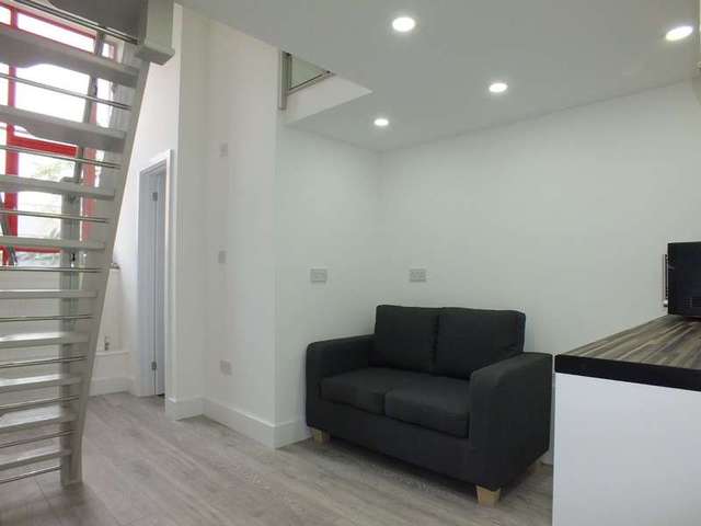  Image of 1 bedroom Flat to rent in The Dell Reading RG1 at South Street Reading Reading, RG1 4JT