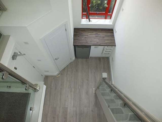  Image of 1 bedroom Flat to rent in The Dell Reading RG1 at South Street Reading Reading, RG1 4JT