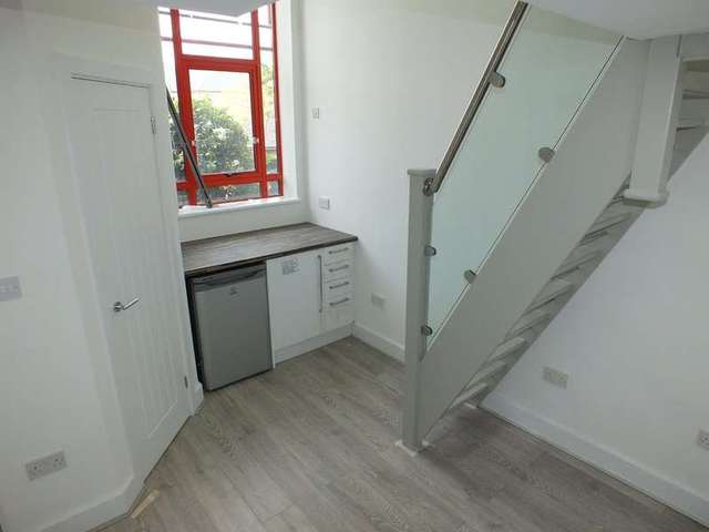  Image of 1 bedroom Flat to rent in The Dell Reading RG1 at South Street Reading Reading, RG1 4JT