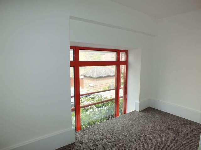  Image of 1 bedroom Flat to rent in The Dell Reading RG1 at South Street Reading Reading, RG1 4JT