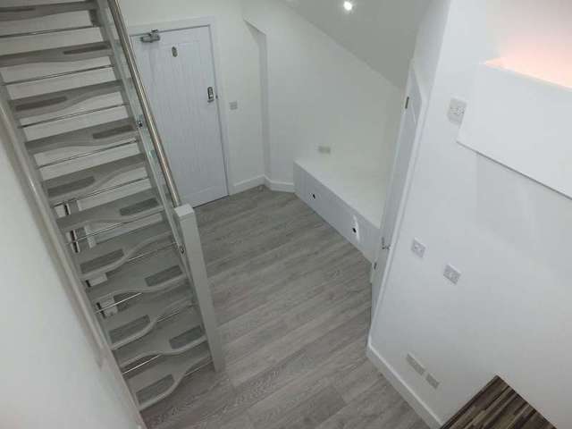  Image of 1 bedroom Flat to rent in The Dell Reading RG1 at South Street Reading Reading, RG1 4JT