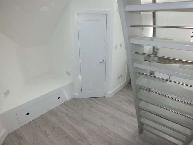  Image of 1 bedroom Flat to rent in The Dell Reading RG1 at South Street Reading Reading, RG1 4JT