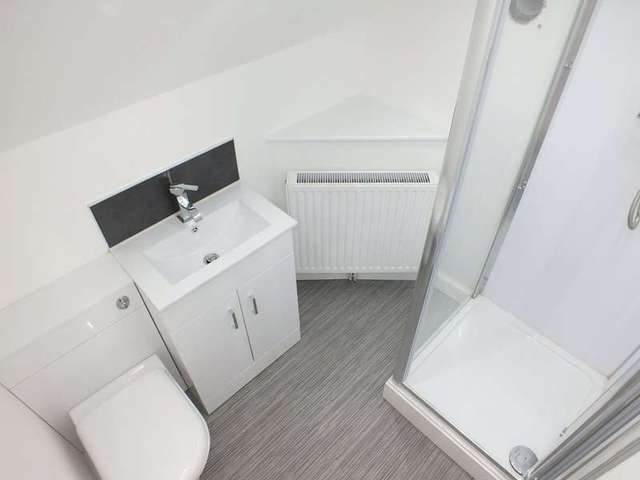  Image of 1 bedroom Flat to rent in The Dell Reading RG1 at South Street Reading Reading, RG1 4JT