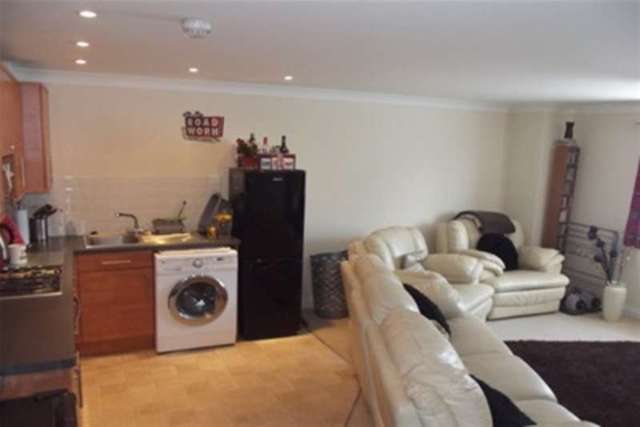  Image of 2 bedroom Flat to rent in Southwood Road Hayling Island PO11 at Hayling Island, PO11 9PZ