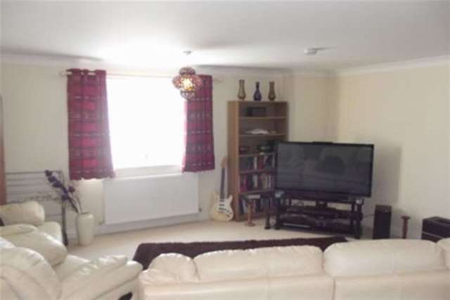  Image of 2 bedroom Flat to rent in Southwood Road Hayling Island PO11 at Hayling Island, PO11 9PZ