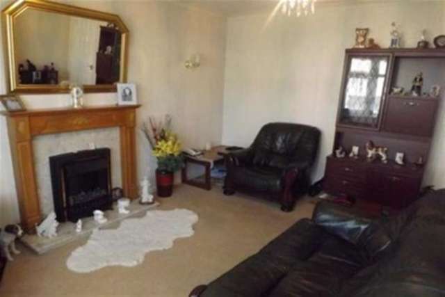 Image of 1 bedroom Flat to rent in Warstones Road Penn Wolverhampton WV4 at Wolverhampton, WV4 4LE