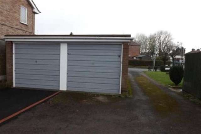  Image of 1 bedroom Flat to rent in Warstones Road Penn Wolverhampton WV4 at Wolverhampton, WV4 4LE